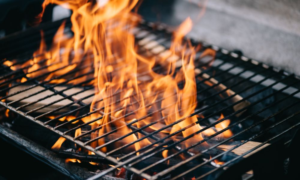 4 Reasons To Grill With Wood Instead of Charcoal